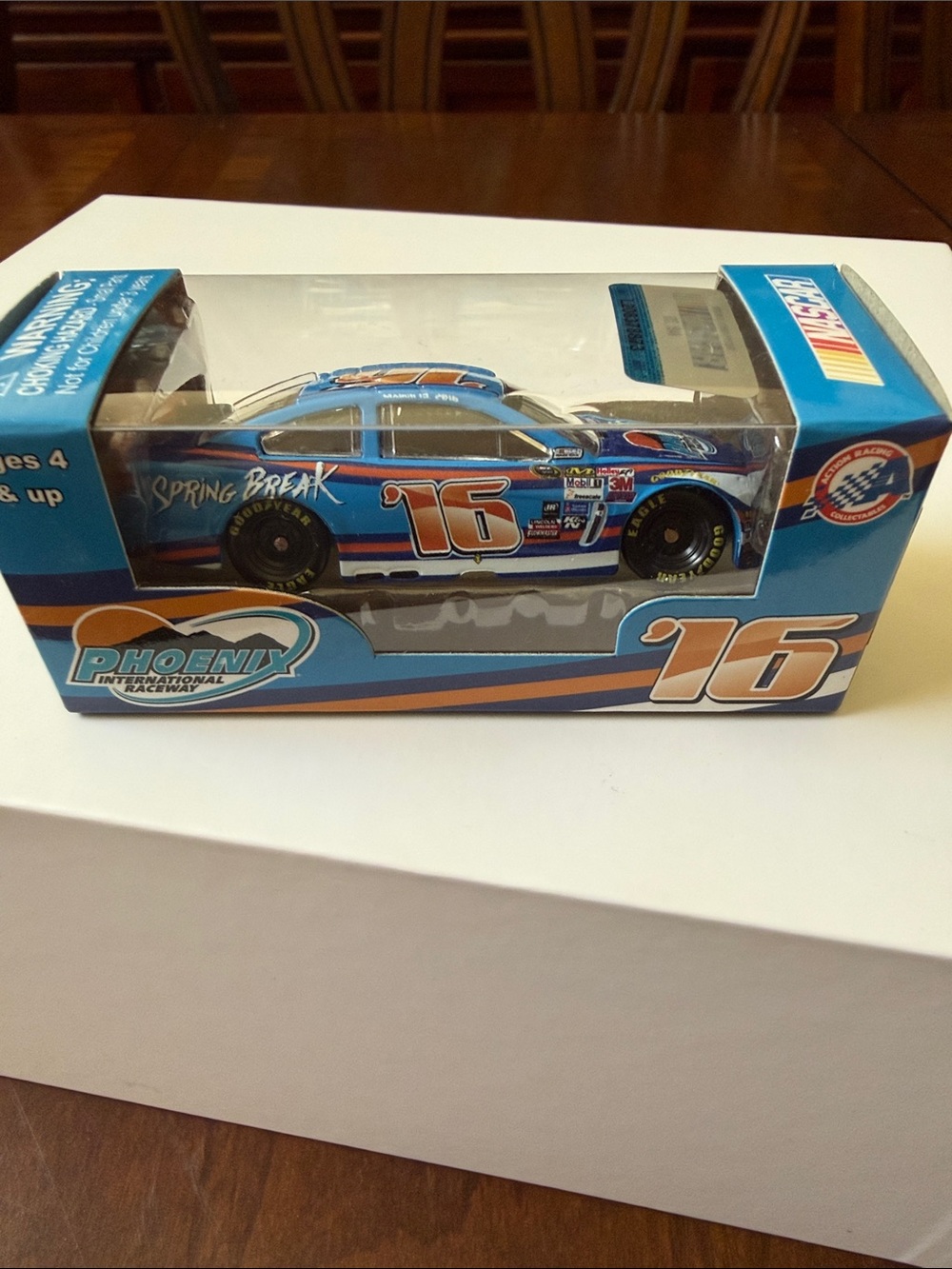 Team Caliber NASCAR 1:64 scale 2006 Phoenix international Raceway LE car #16